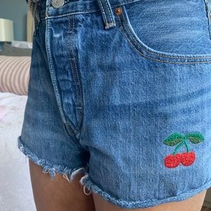 Vintage Levi shorts 🍒